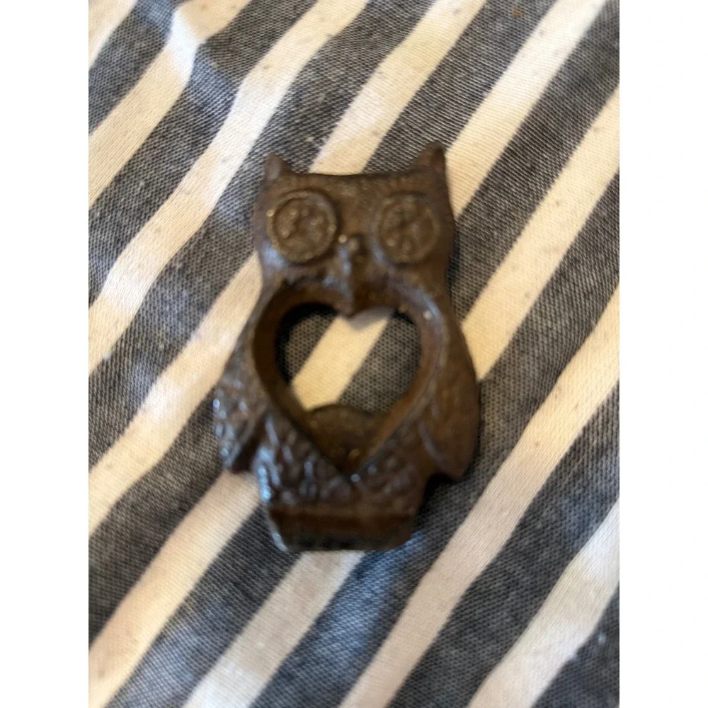Vintage Style Cast Iron Owl Bottle Opener Heart Cutout Rustic Brown Bar Tool 3